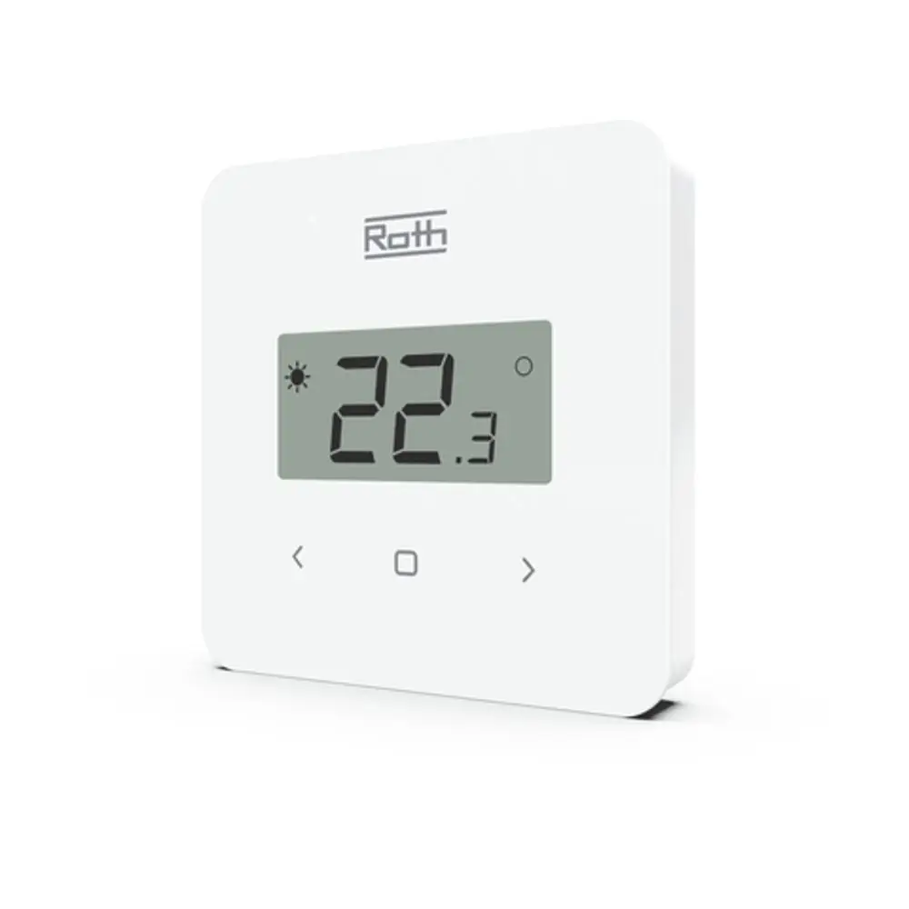 Weißes Wandthermostat von Roth mit digitaler Anzeige, Temperatur im Display bei 22,3 °C. Steuerknöpfe auf der Unterseite für die Temperatureinstellung.